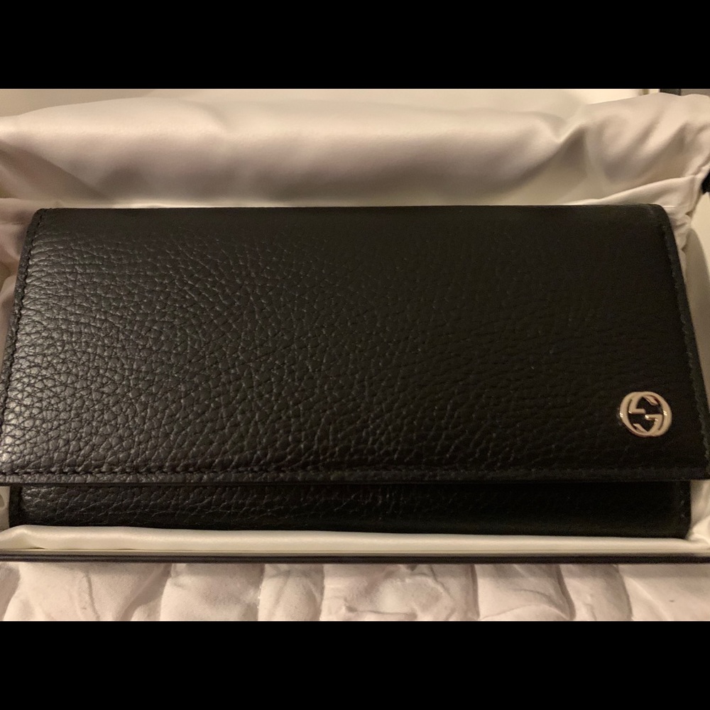 Authentic Gucci wallet NWT